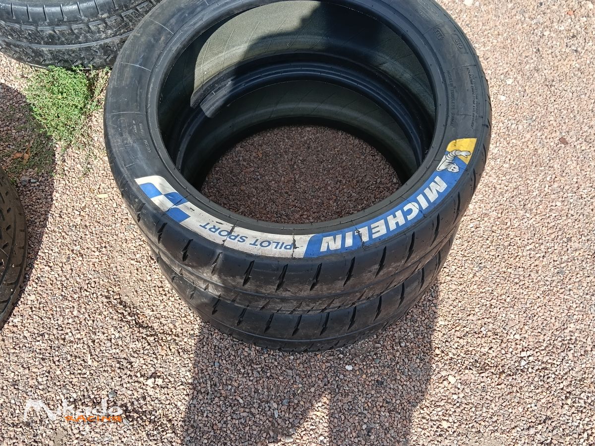 Lot pneus en 18 asphalte – photo 6 sur 6