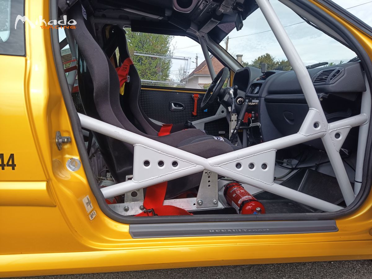 R2S location loue Clio Ragnotti f2000/14 – photo 3 sur 4