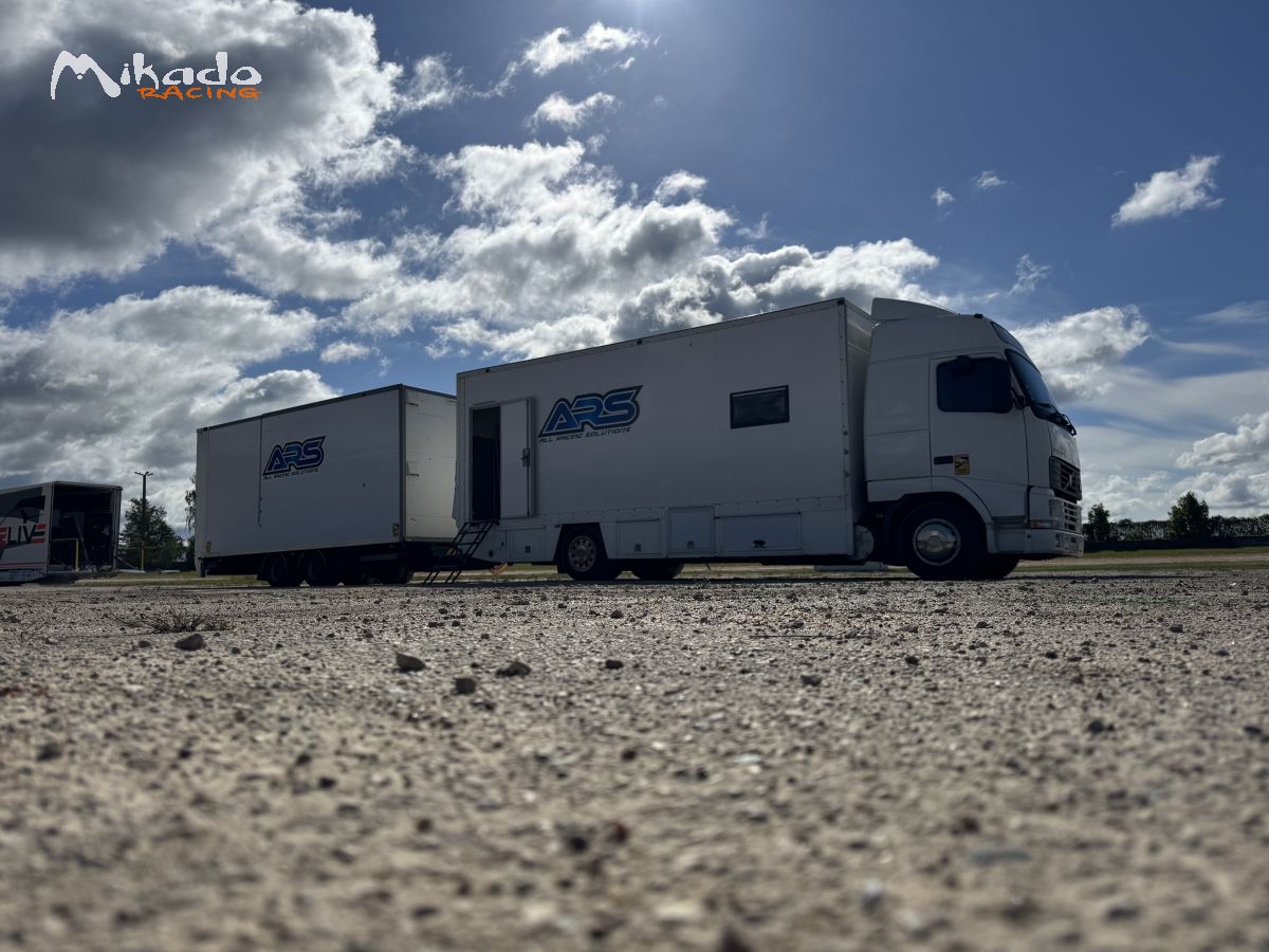Camion Volvo avec Remorque – photo 1 sur 6
