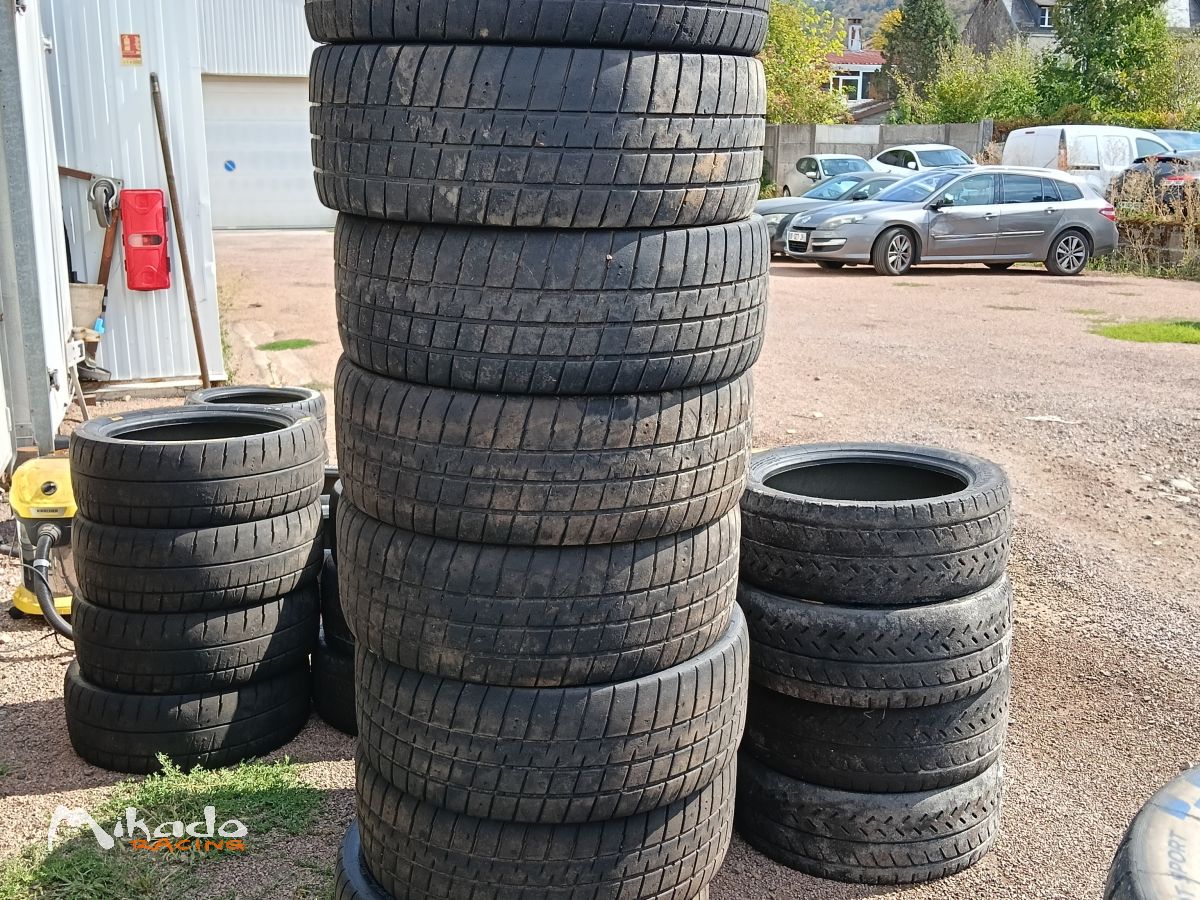 Lot pneus en 18 asphalte – photo 3 sur 6