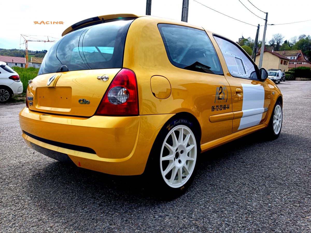 R2S location loue Clio Ragnotti f2000/14 – photo 2 sur 4