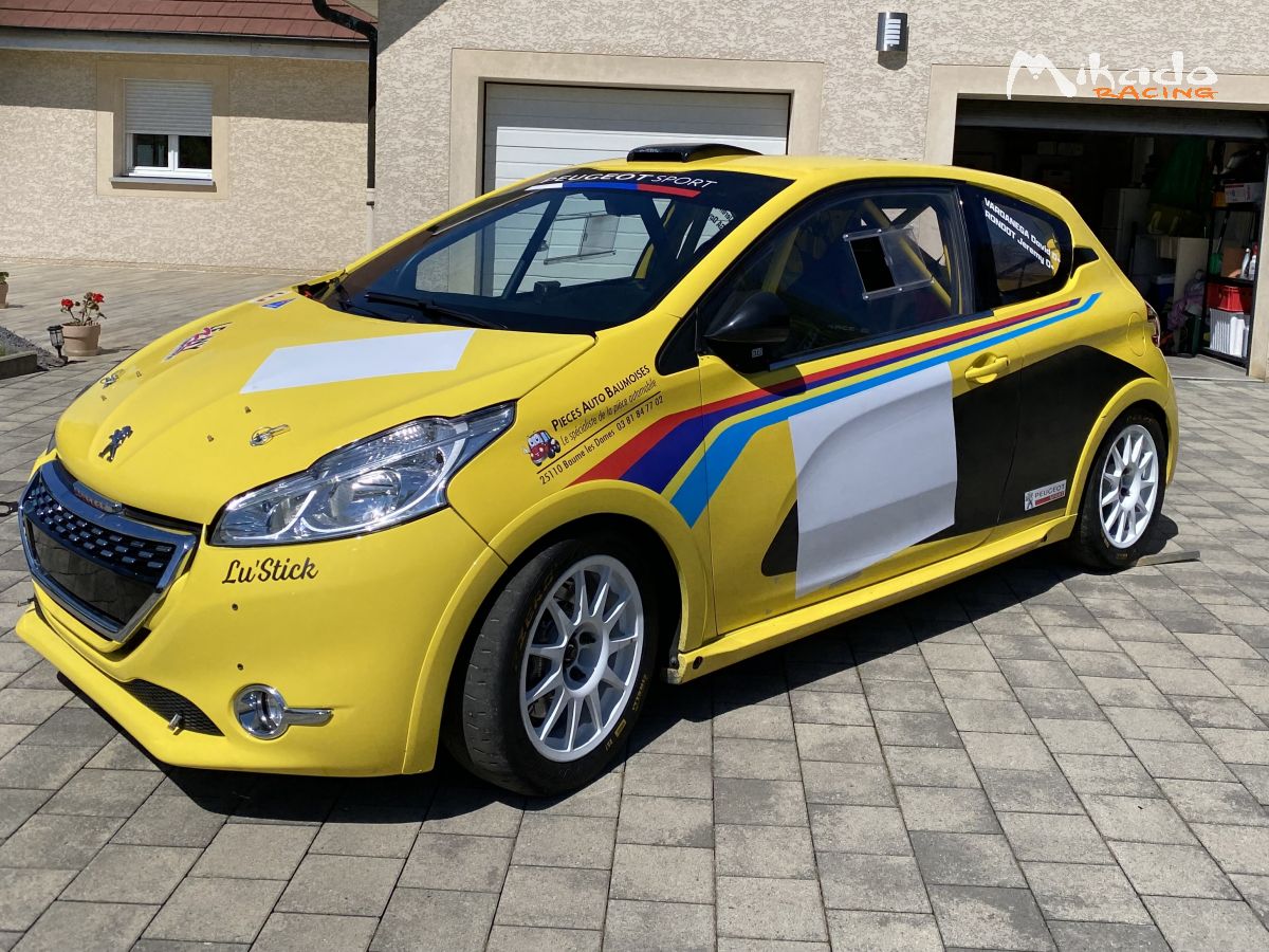 VENDS 208 F2013 – photo 1 sur 3