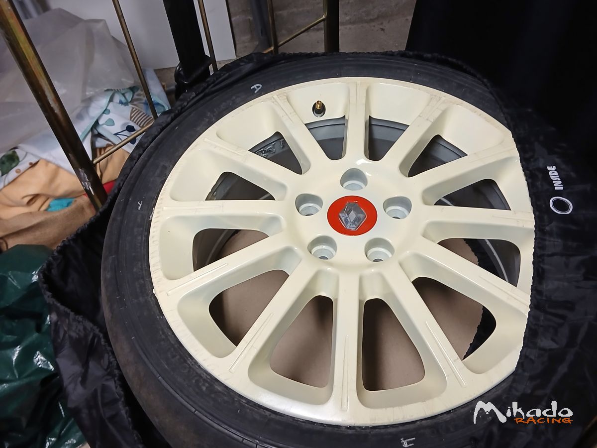 vds jantes et pneus clio 3 rs – photo 1 sur 3