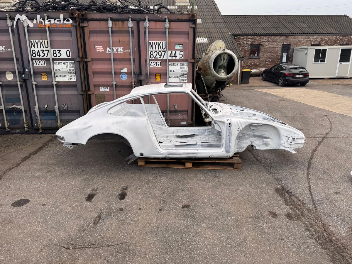 Caisse Porsche 911 3.0 SC Coupé 1982 projet restauration – photo 4 sur 6