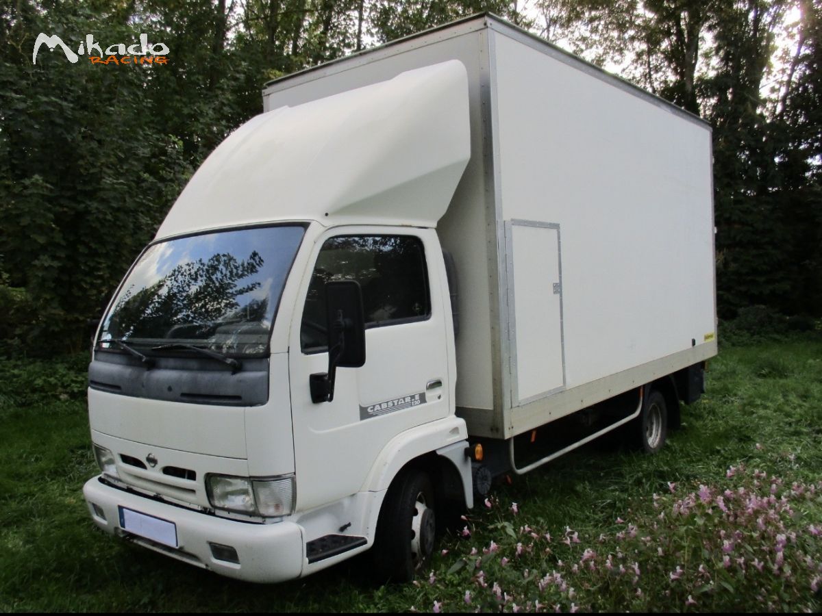 Nissan Cabstar 120E aménagé pour sport automobile – photo 1 sur 4