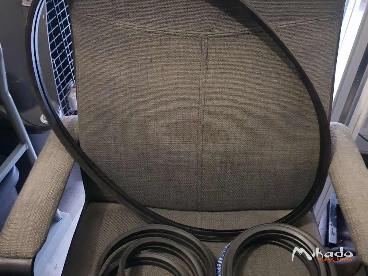 3 courroies Neuf entraînent le moteur/ventilateur/pompe a eau pour moteur Van Hool état Neuf jamais utilisé voir mes photos. – photo 1 sur 3