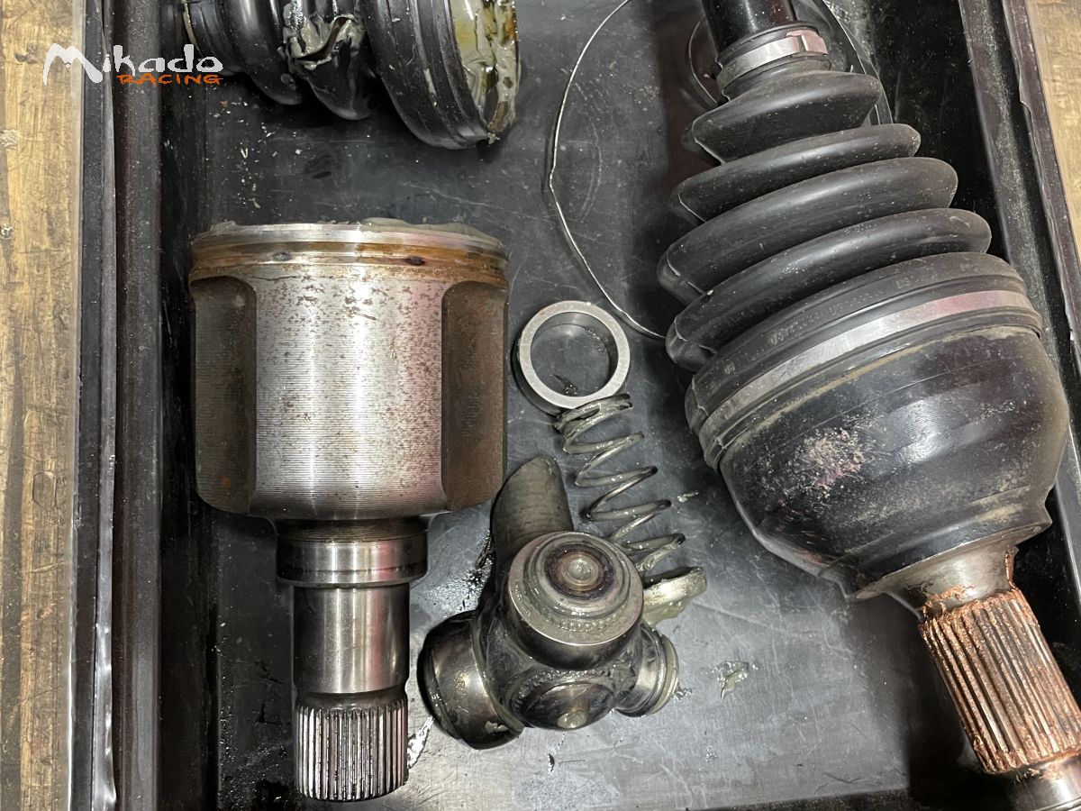 Lots de pièce cardan gauche 208 R2
