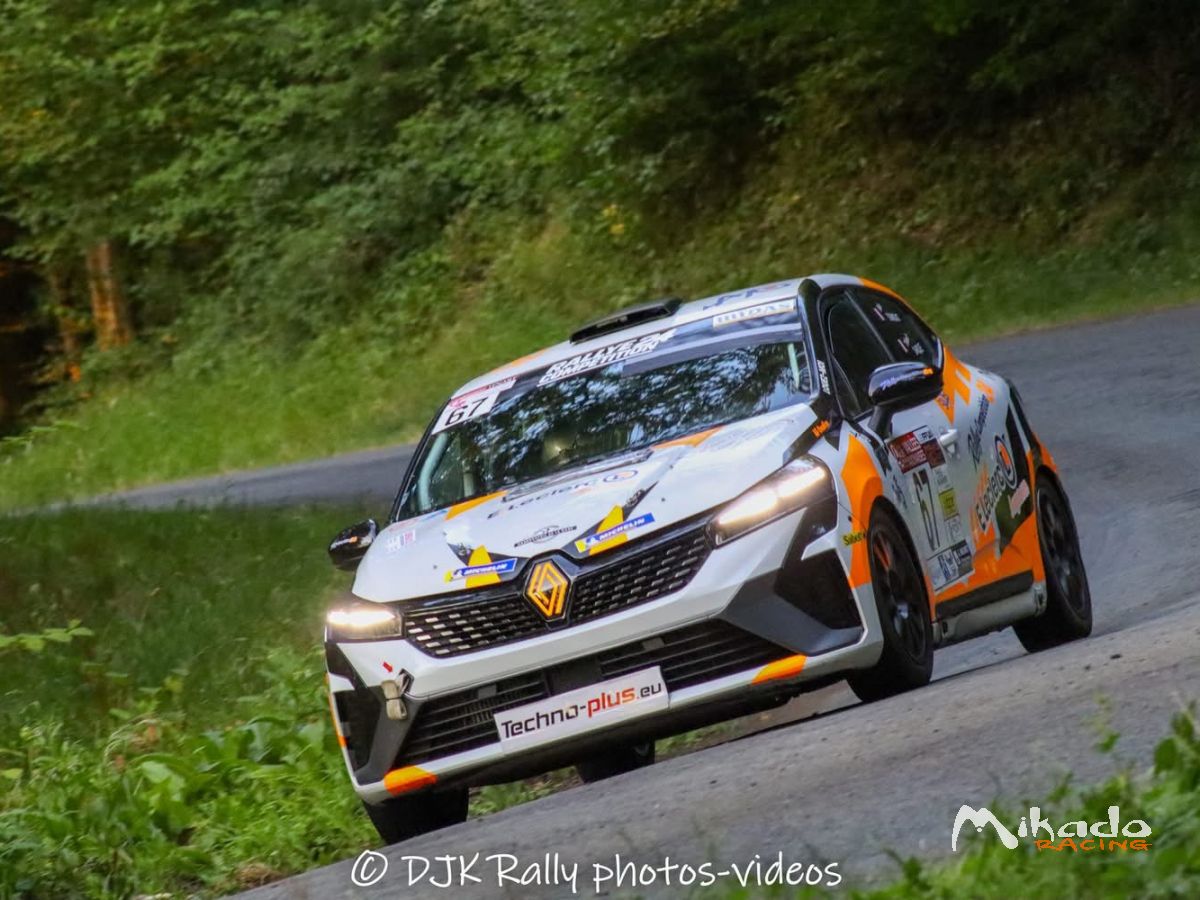 Louez votre clio rc5 en 2027 – photo 1 sur 2