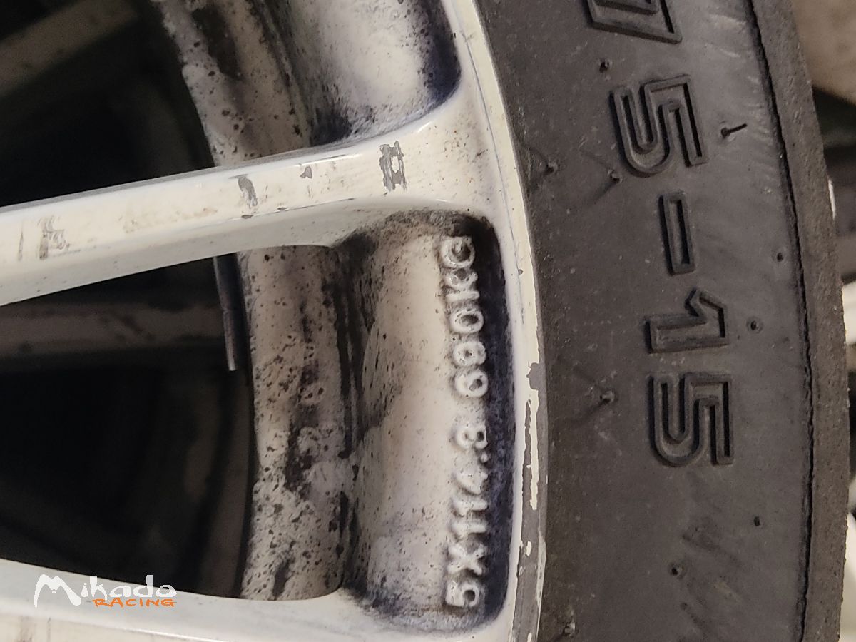 Pneu hoosier 21.5 x 7.5 x 15 r20 – photo 2 sur 2