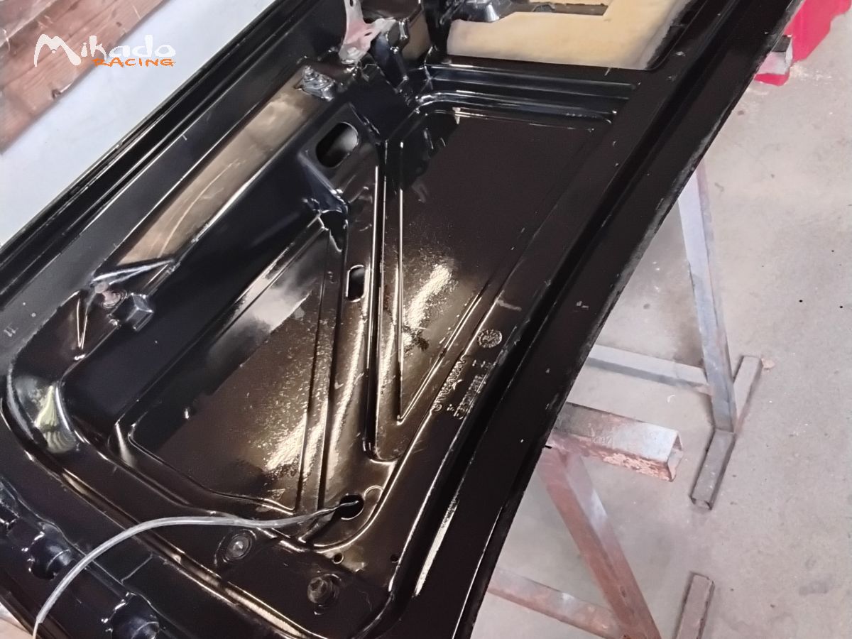 Malle arriere BMW E30 M3 ORIGINE – photo 3 sur 6