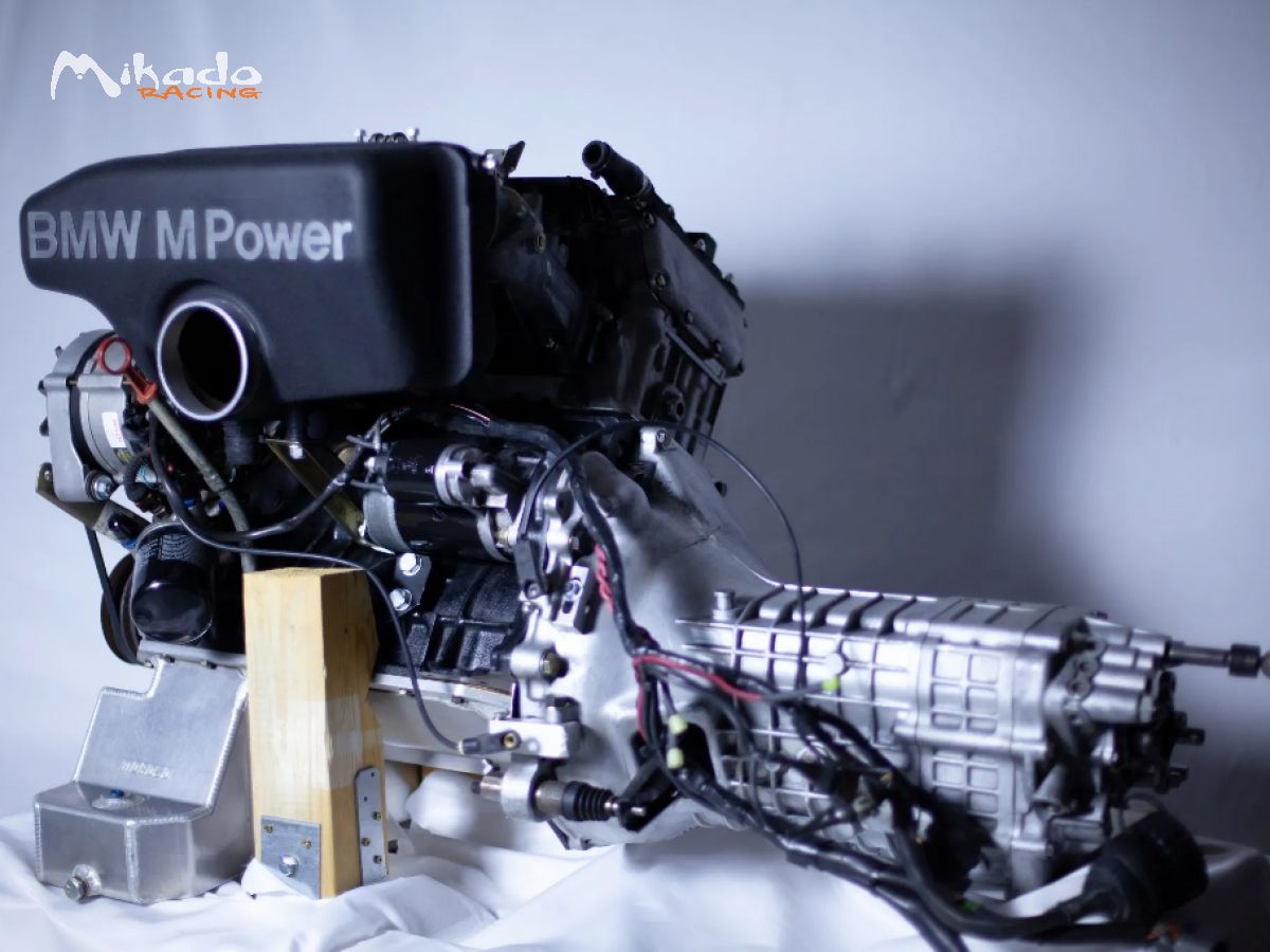 BMW S14 Engine and Getrag 235/5 Dogleg Gearbox – photo 1 sur 4