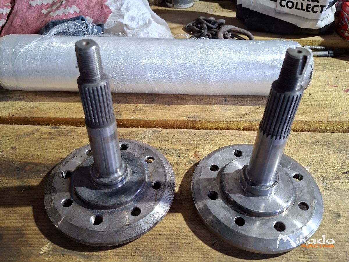Vends moyeux arrières Simca Rallye 2 – photo 1 sur 3