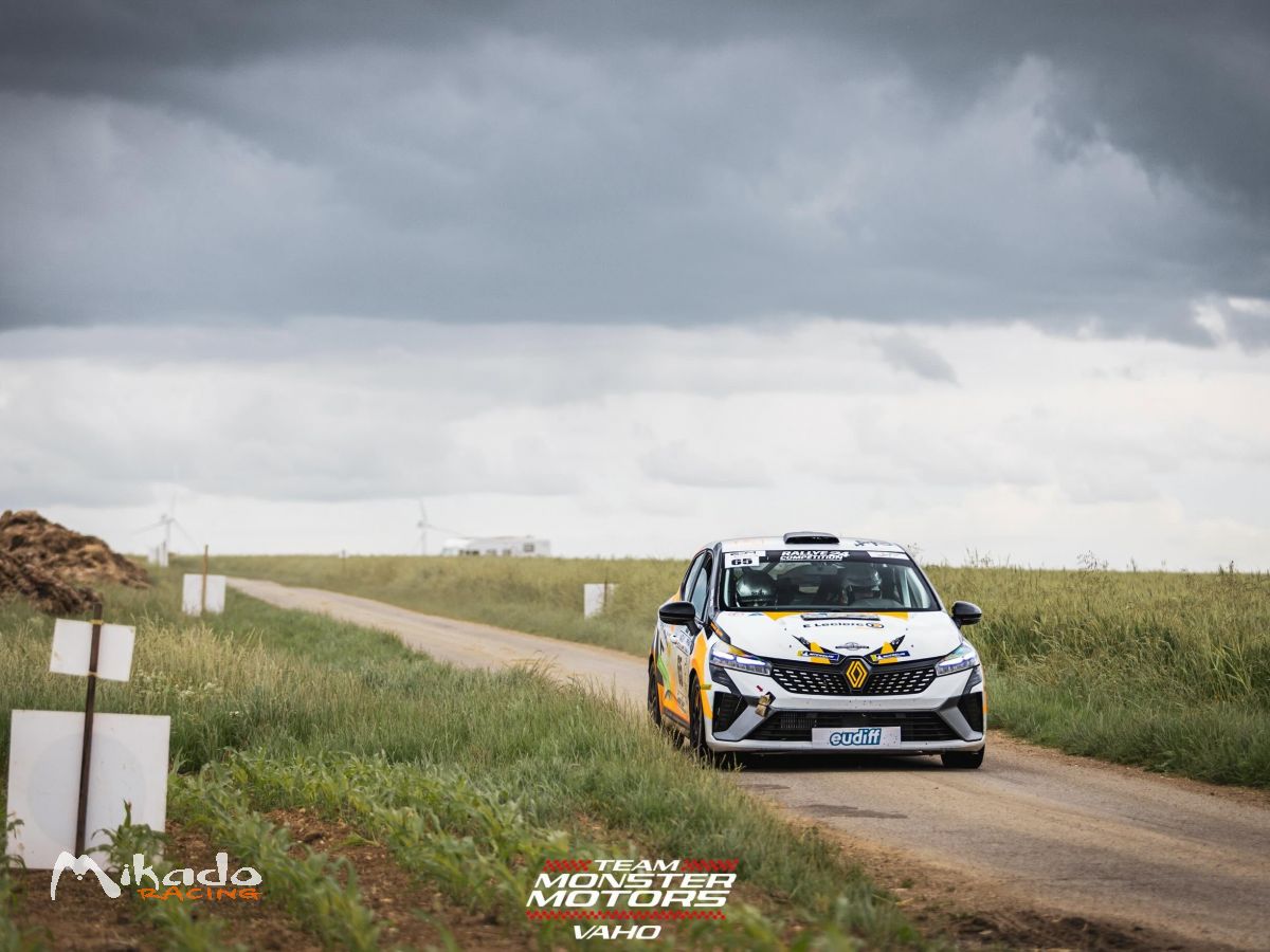 SAISON 2027 – CLIO RC5 À LOUER – photo 1 sur 2