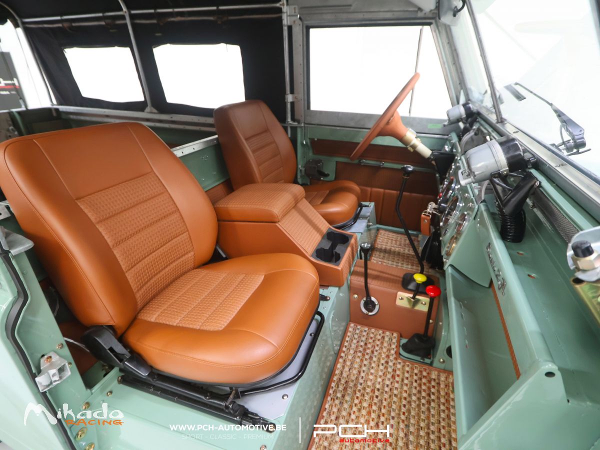 LAND ROVER Series IIA Cabriolet + Overdrive - FULLY FULLY RESTORED !!! - 1965 – photo 4 sur 6