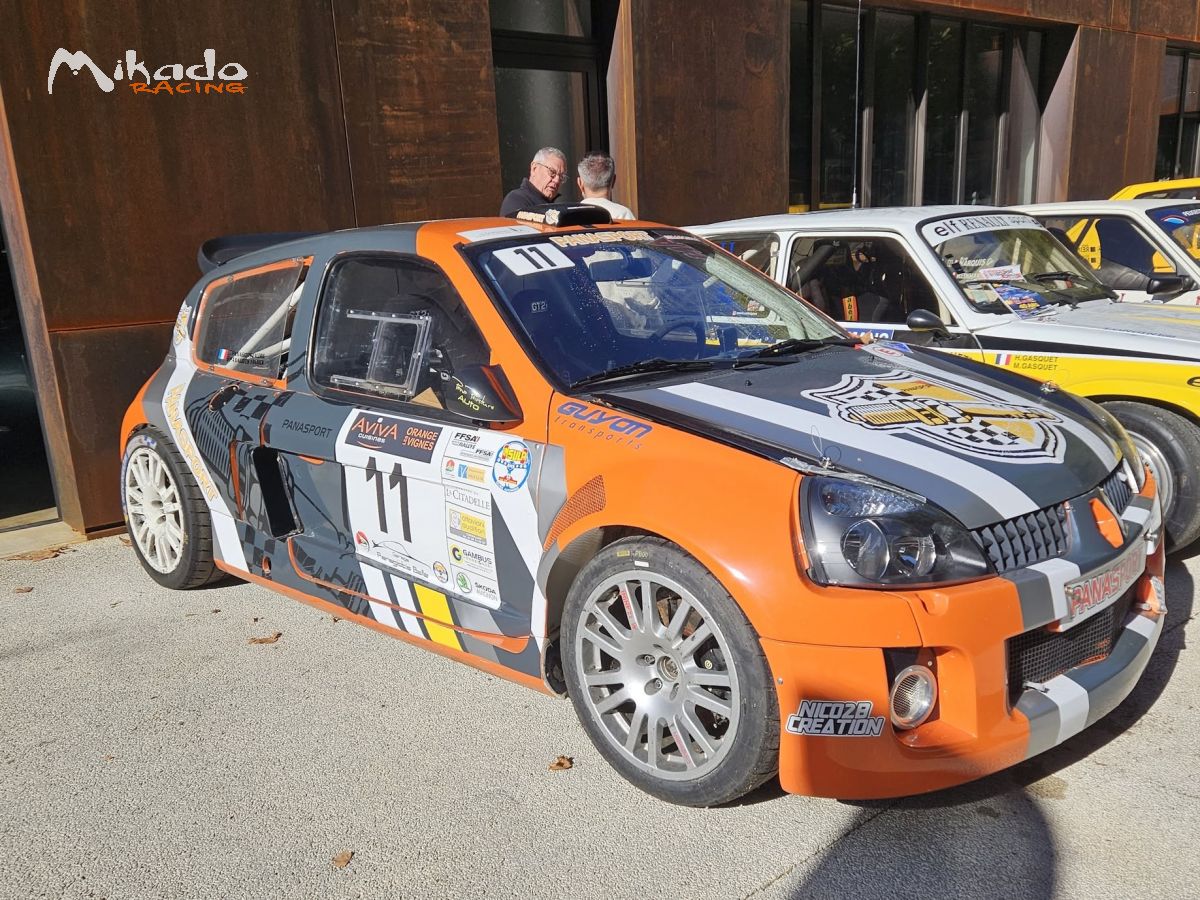 CLIO V6 GT+ – photo 1 sur 2