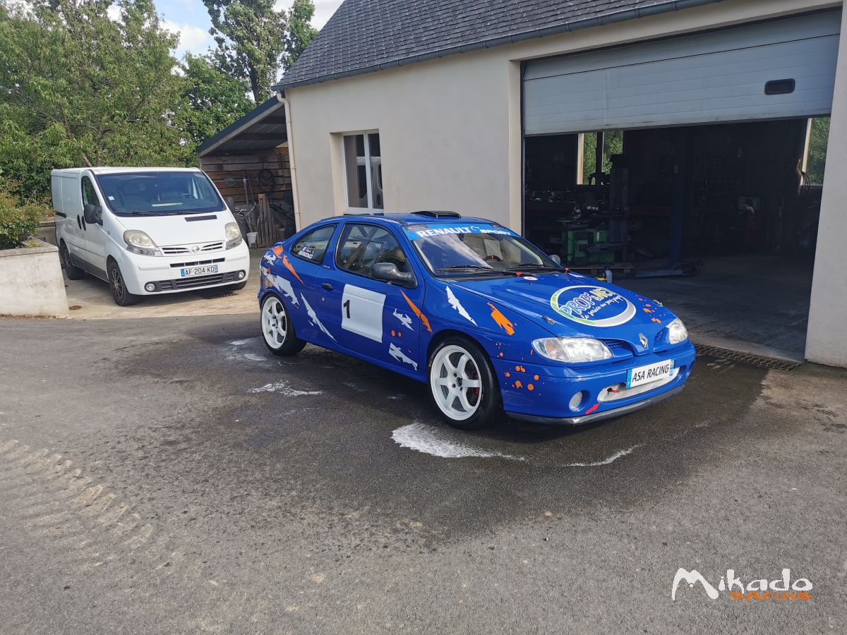 Megane coupé f2000 – photo 2 sur 6