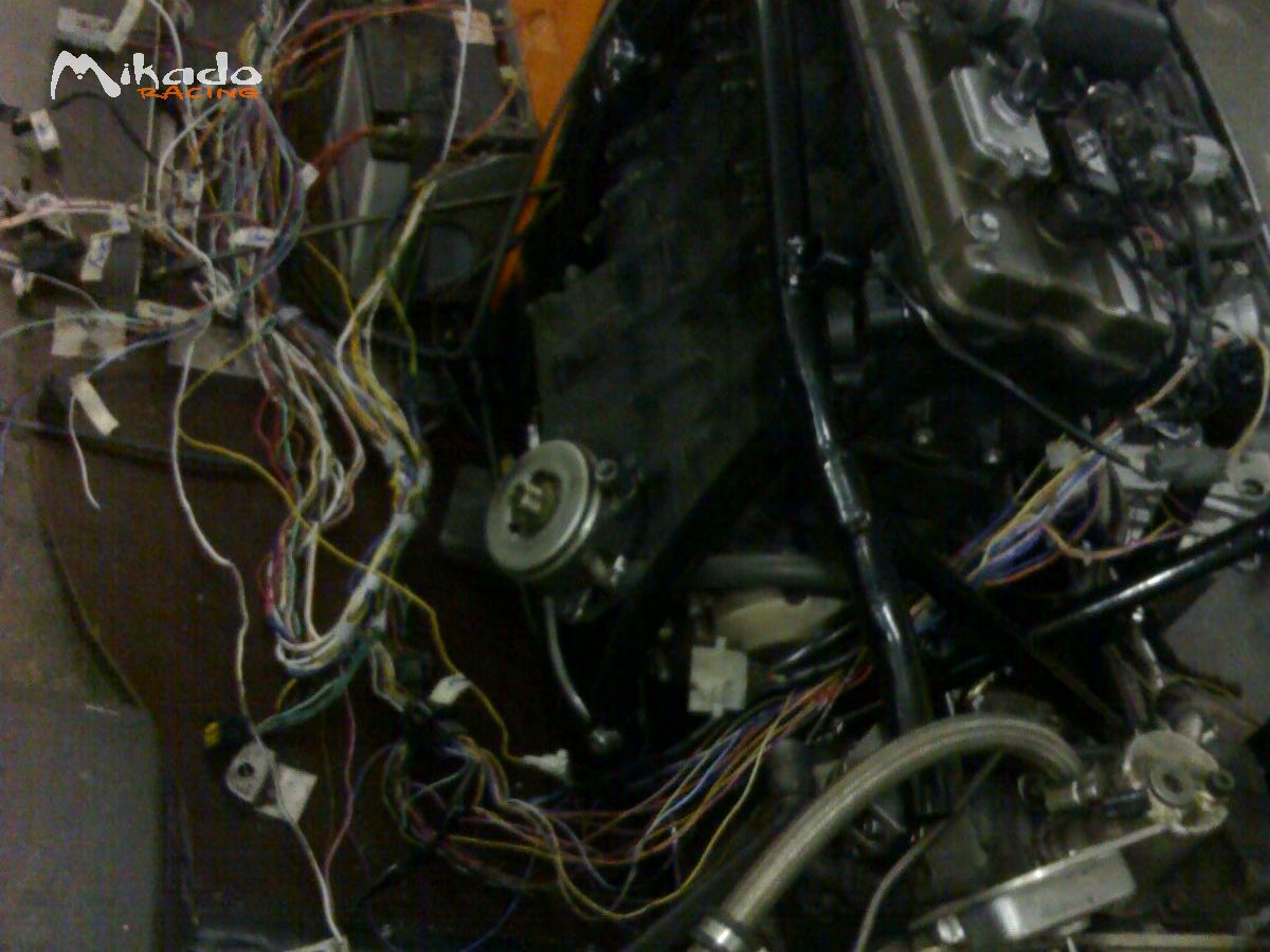 Dallara F389 moteur Kawasaki ZX-12R avec lot de pièce important et 3 moteurs de réserve en état de marche. Projet très avancé à terminer. – photo 5 sur 10
