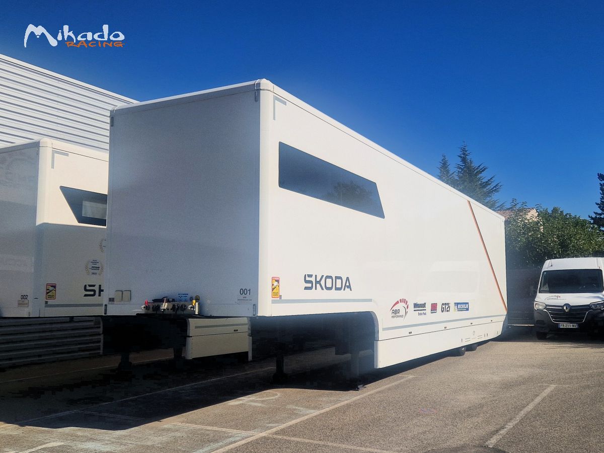 Location Semi-Remorque RaceTrailer | 4 voitures – photo 1 sur 6