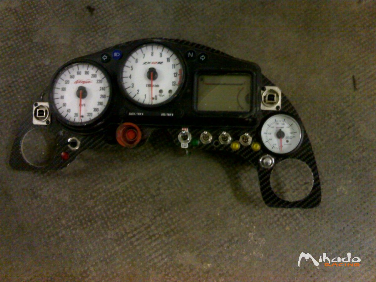 Dallara F389 moteur Kawasaki ZX-12R avec lot de pièce important et 3 moteurs de réserve en état de marche. Projet très avancé à terminer. – photo 6 sur 10