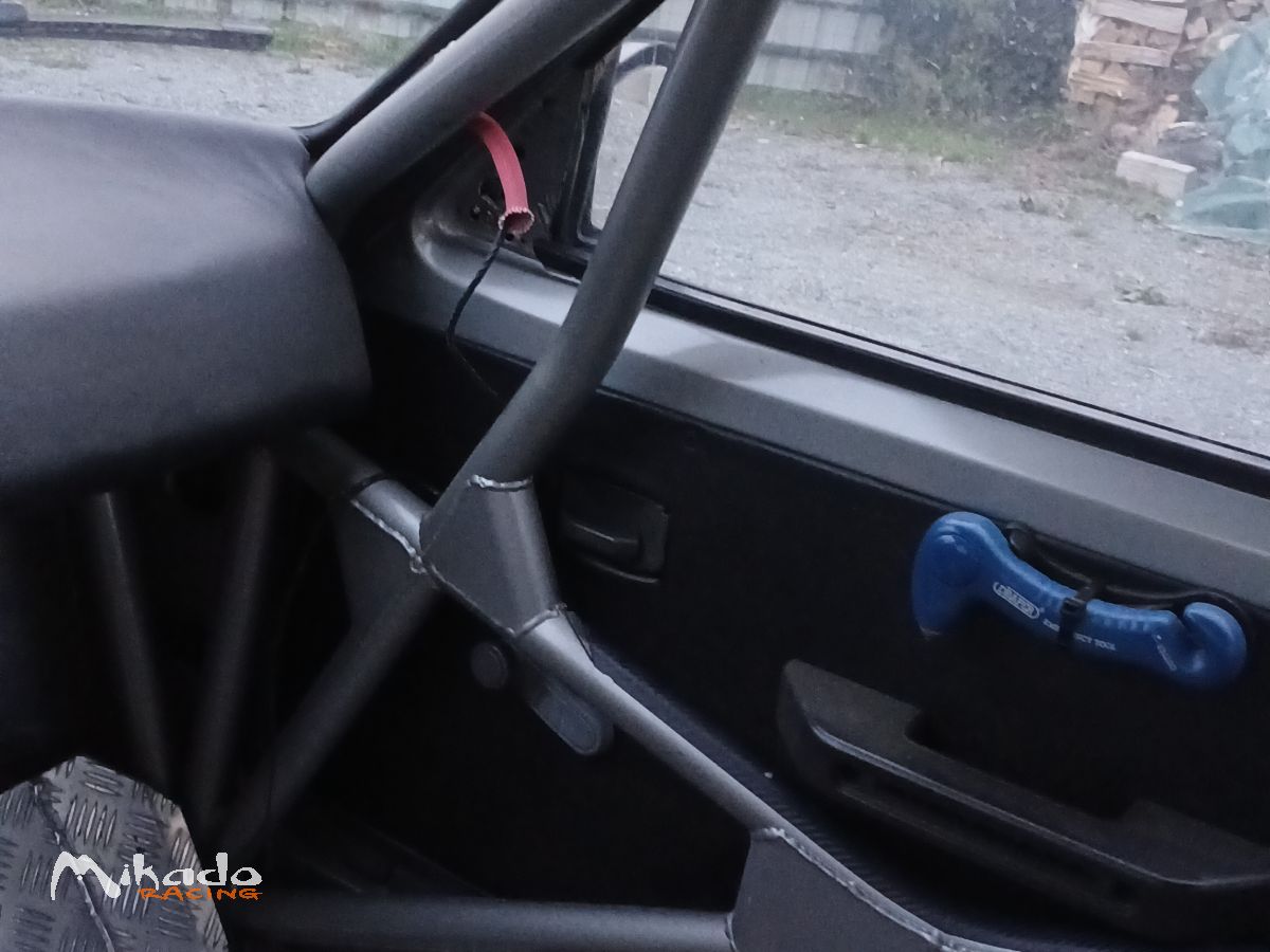 Caisse arceautee 205 GTi – photo 5 sur 6