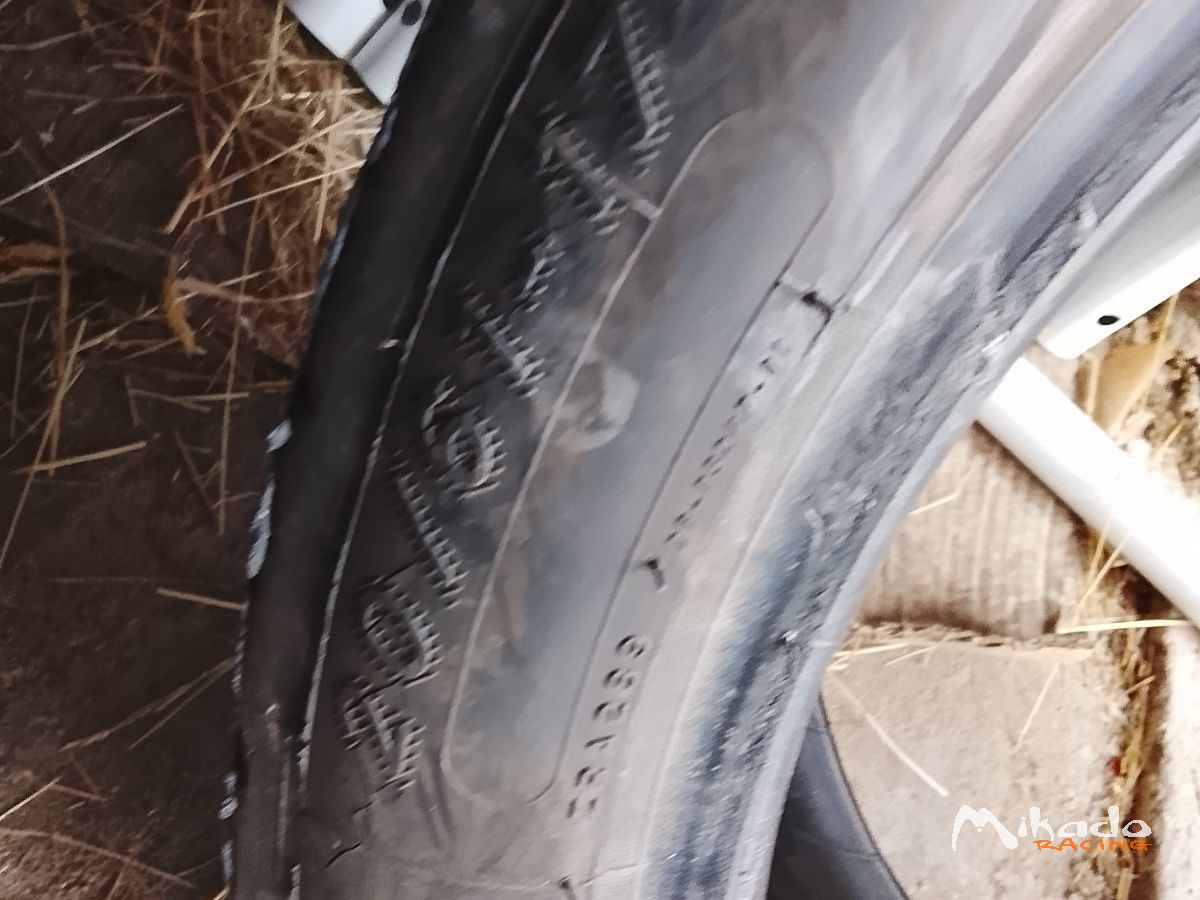 2 Pneus pluie Michelin en 20/61/17 – photo 3 sur 5