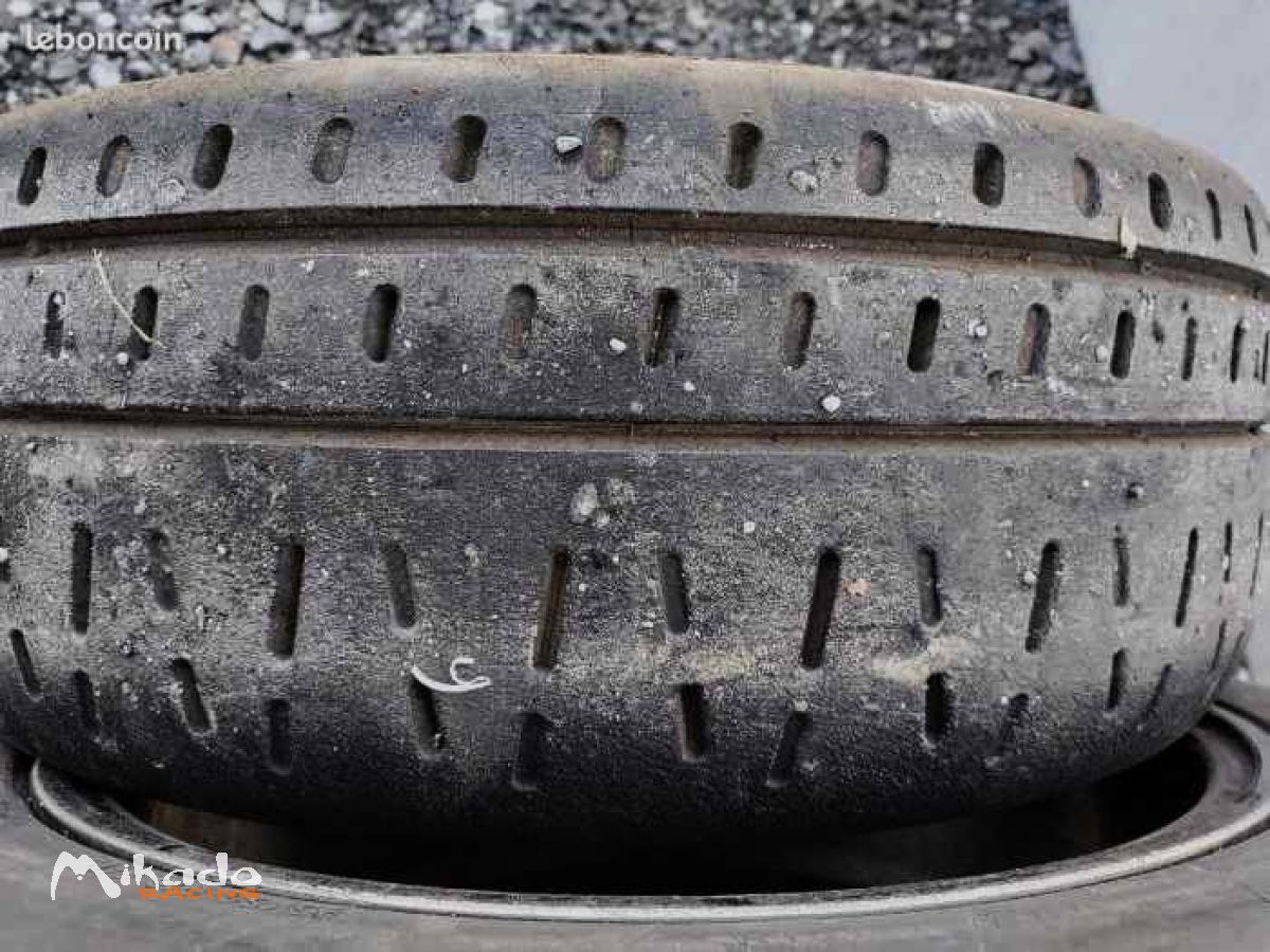 Pirellien RA5 en 16 p état quasi neuf