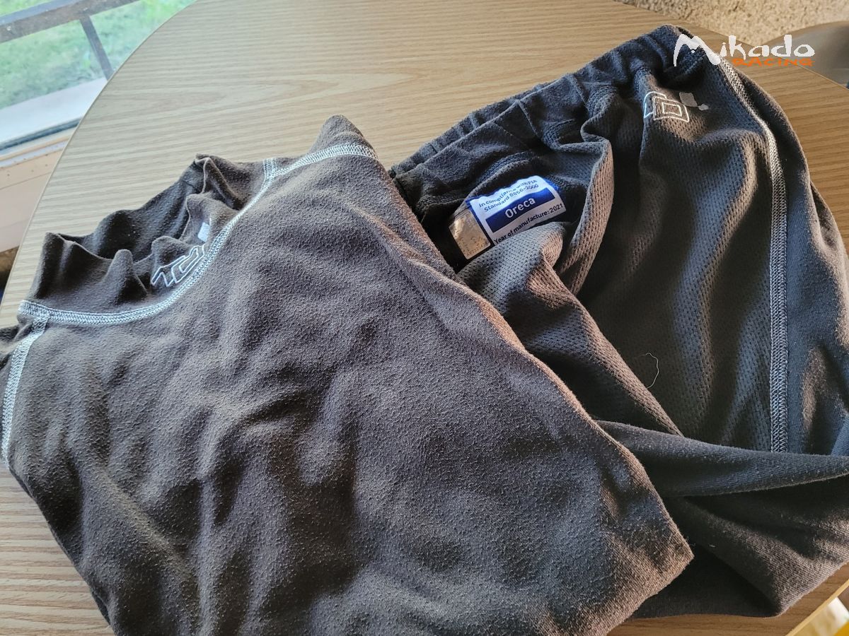 Lot complet, sous vêtements, gant , cagoule – photo 1 sur 3