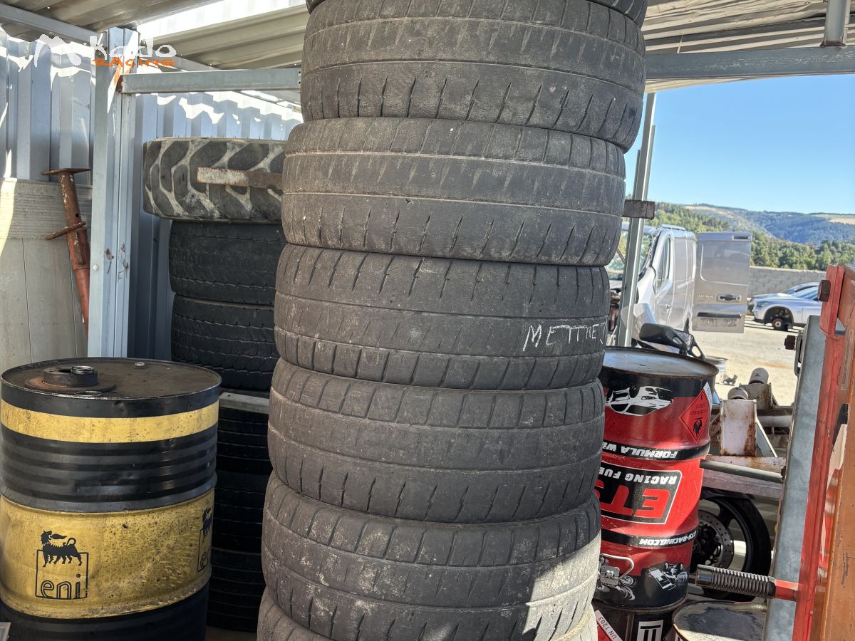 Lot pneus 18“ M21