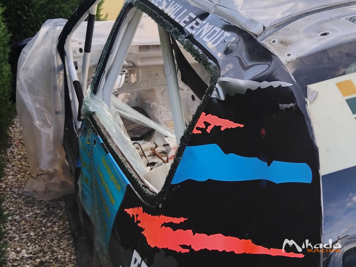 Caisse clio 2 RS accidentee – photo 1 sur 6
