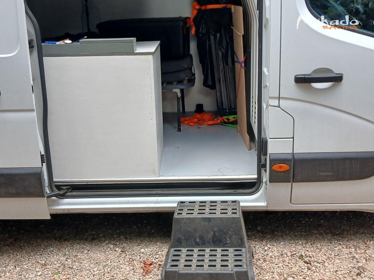 Vends fourgon aménagé pour assistance course – photo 6 sur 6