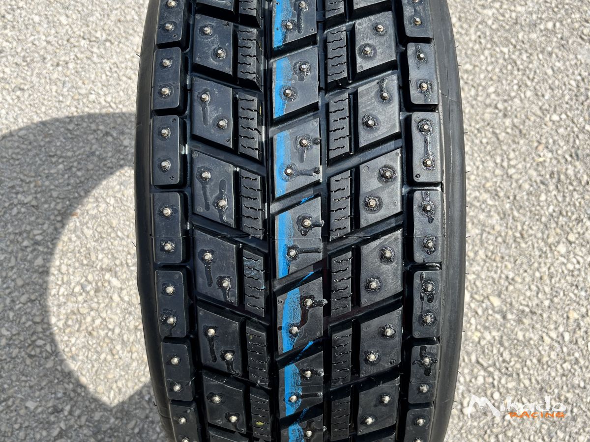 225/35R18 - x4 pneus clous neuf – photo 1 sur 3