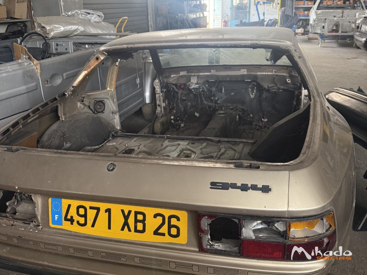 Caisse Porsche 944 phase 2 – photo 1 sur 3