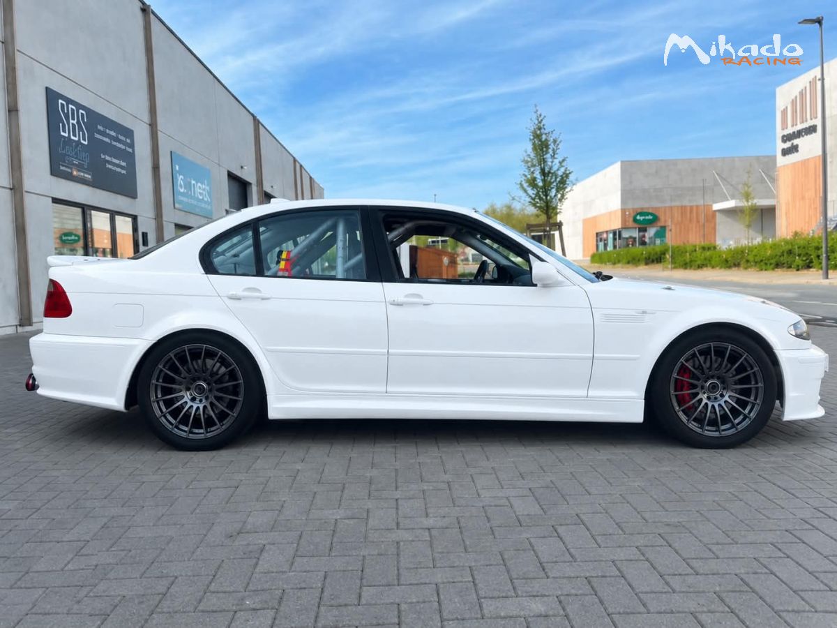 Caisse complète arceautee BMW E46 4portes sans moteur- boite- pont – photo 2 sur 2
