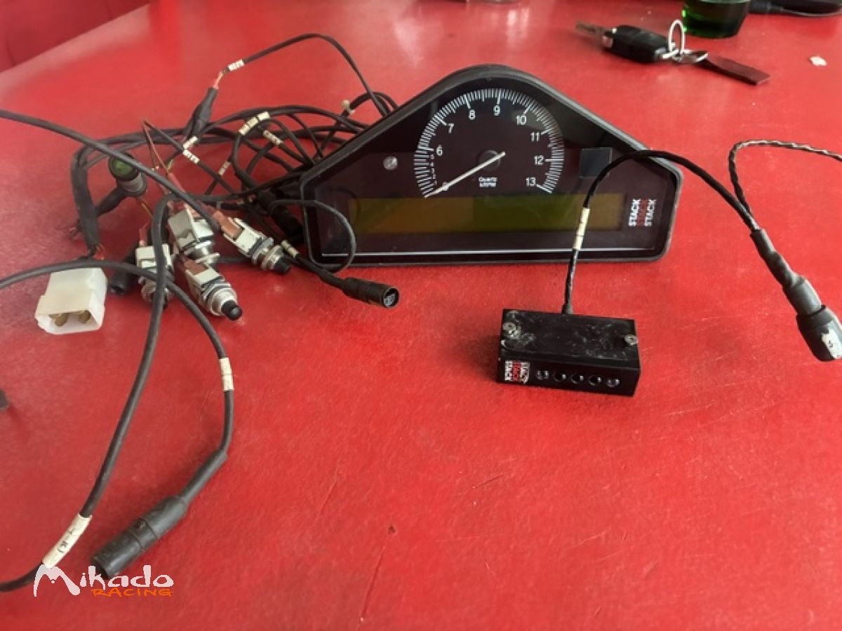 dash board stack st8100