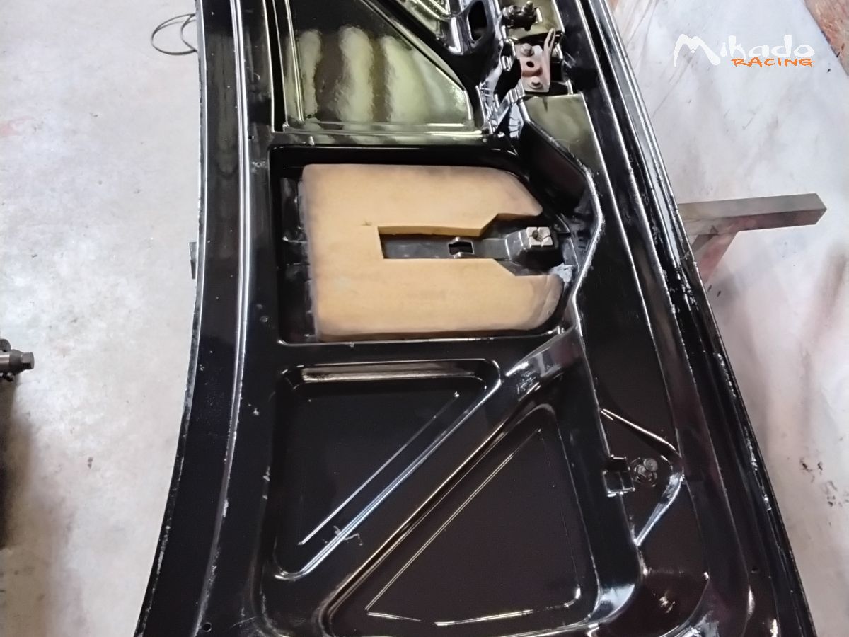 Malle arriere BMW E30 M3 ORIGINE – photo 2 sur 6