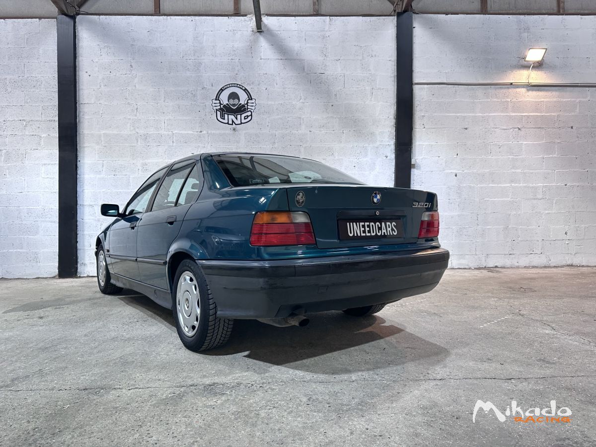 BMW 320i berline – photo 5 sur 6