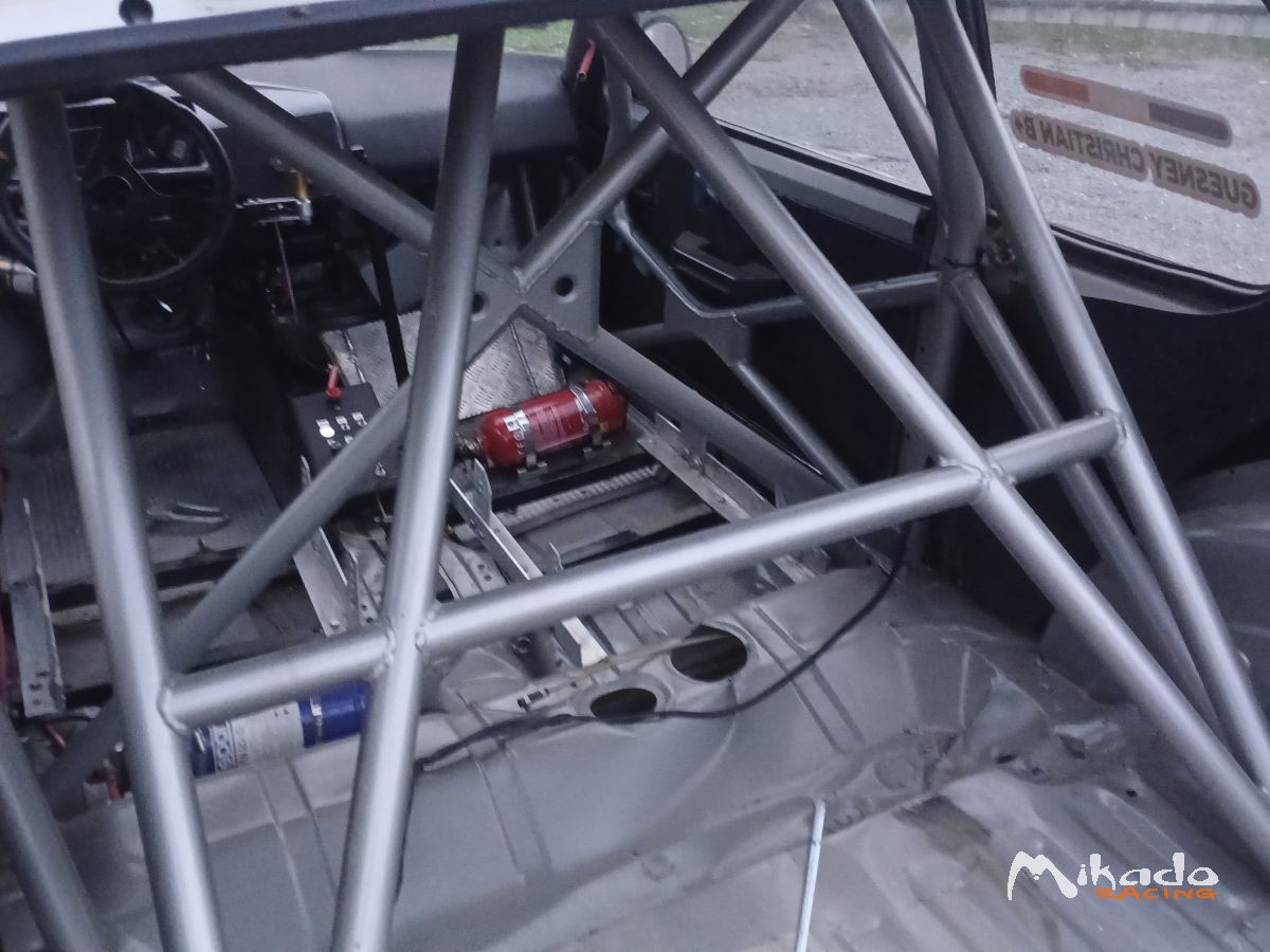 Caisse arceautee 205 GTi – photo 1 sur 6