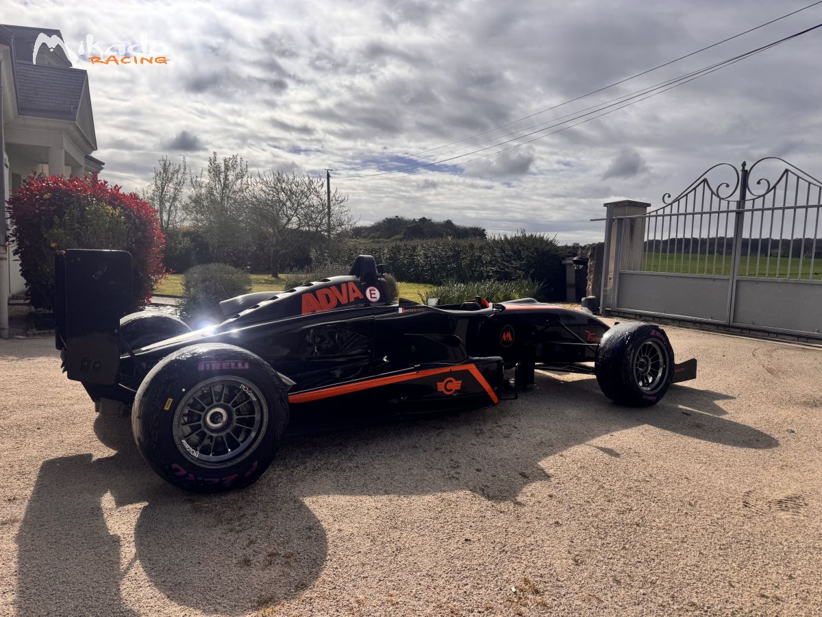 Dallara F302 – photo 2 sur 4