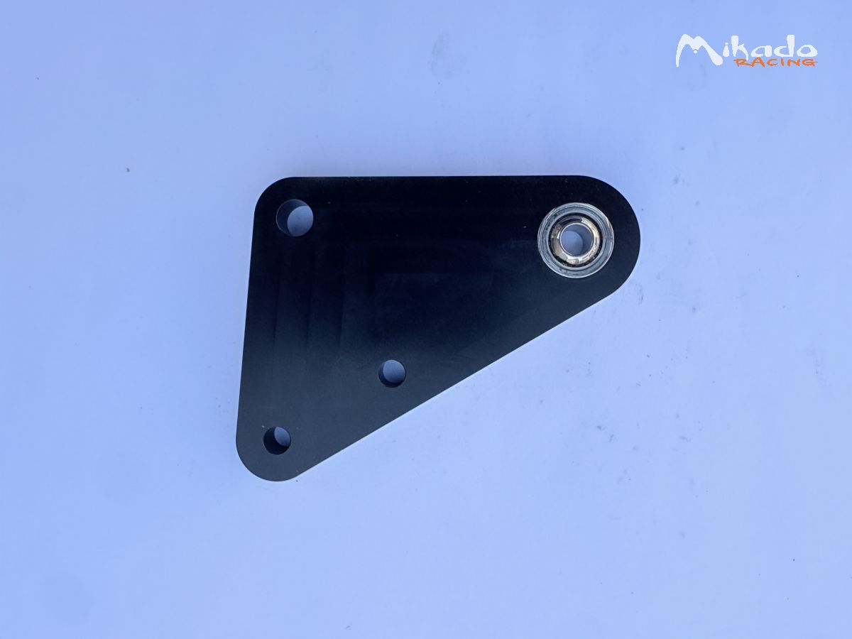 Chape de fixation triangle formule Renault FR2000 – photo 1 sur 3