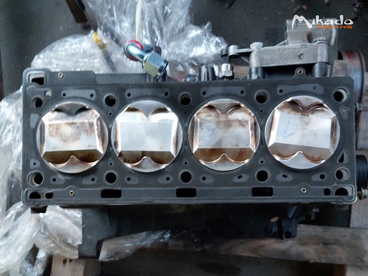 Moteur f4r à finir de remonter – photo 1 sur 3