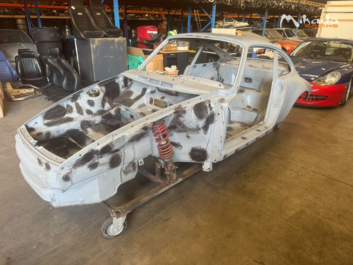 Caisse nue Porsche 964 course vendue en l’état – photo 1 sur 6