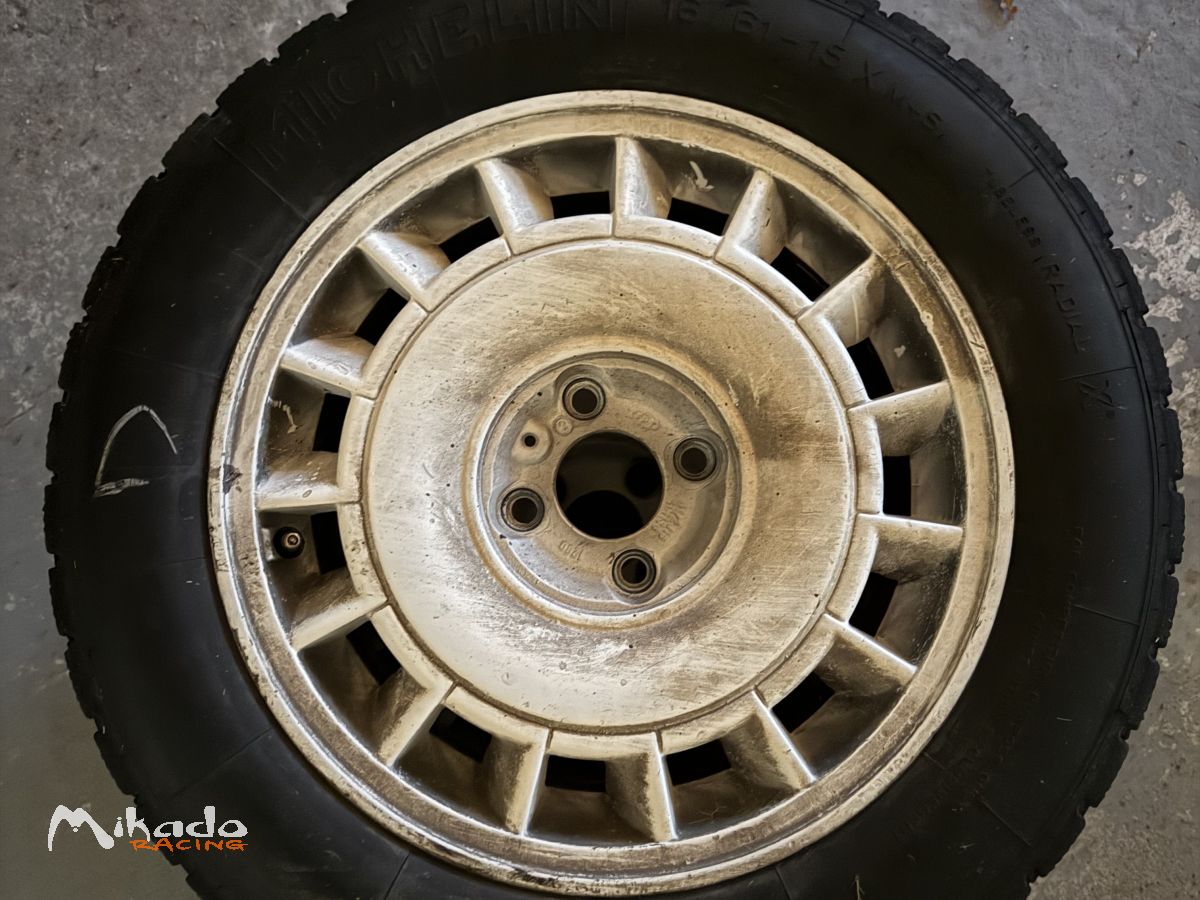 5 Pneus clous Michelin 15 pouces - Idéal DEVOLUY – photo 3 sur 3