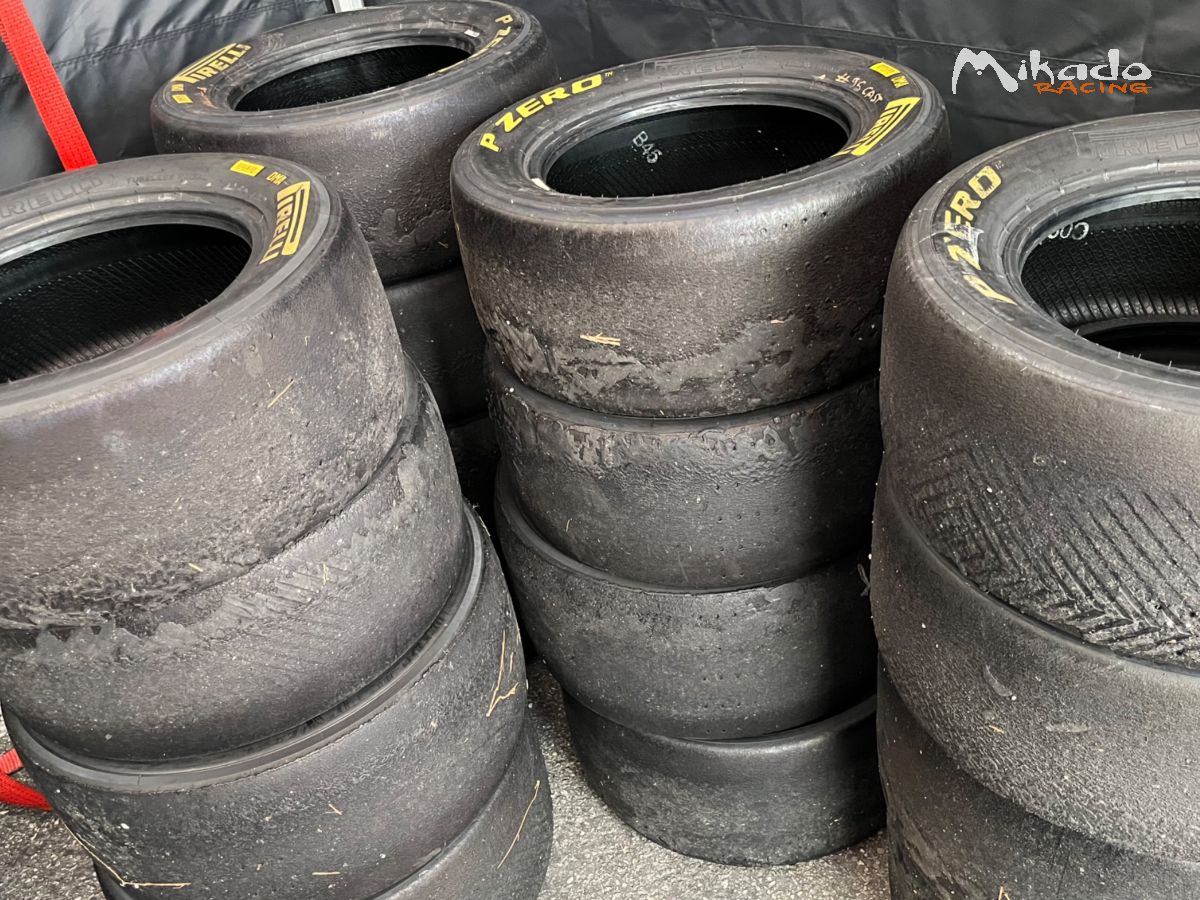 Pneu monoplace pirelli – photo 1 sur 3