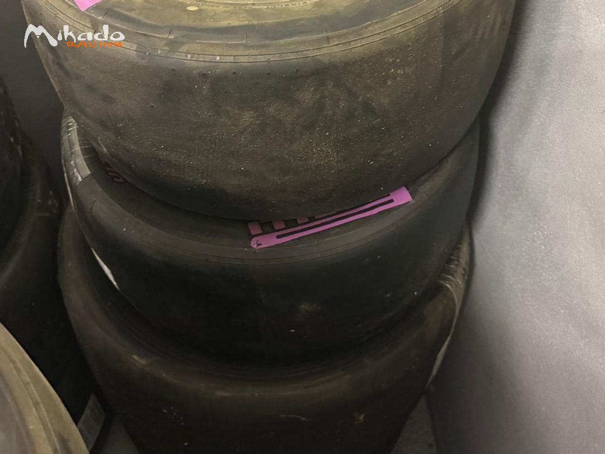 Vente de pneus Pirelli neufs 2026 Violettes-rouges-jaunes 250/575 r13 – photo 5 sur 5