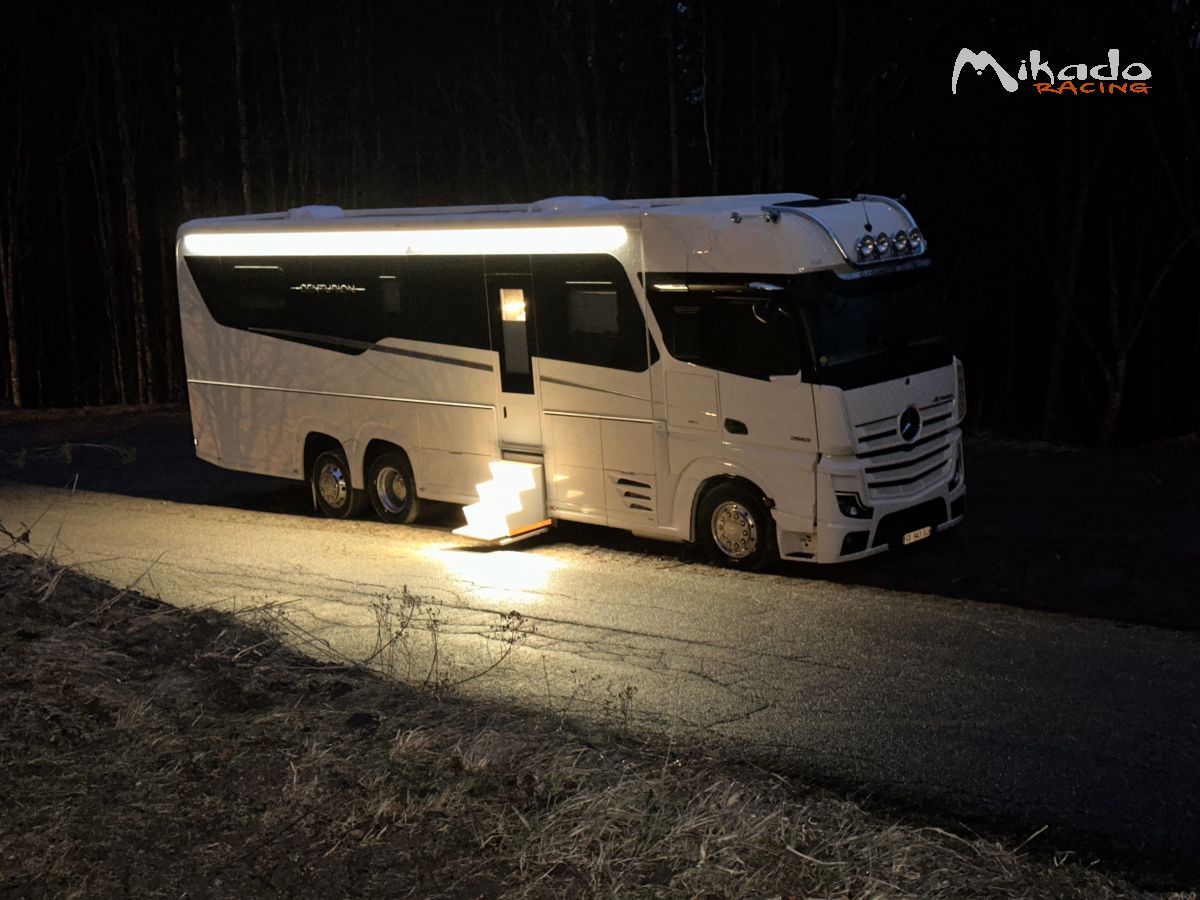 Motorhome de luxe VIP avec chauffeur – Hébergement sur circuit – photo 6 sur 10