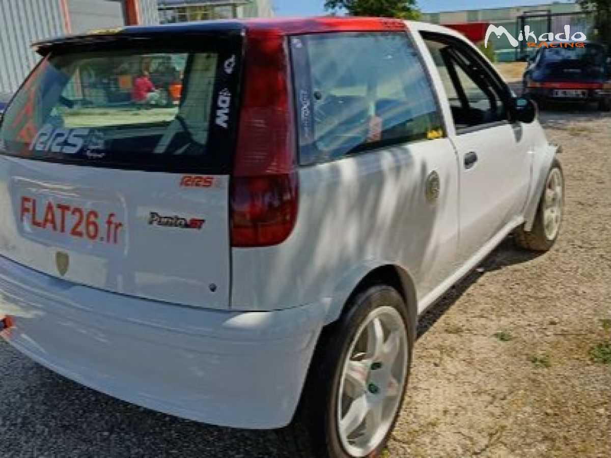 FIAT PUNTO GT – photo 1 sur 4