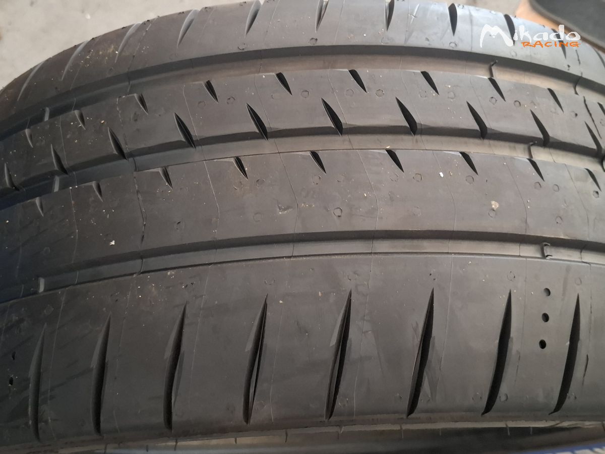 pneu porsche 24/65/18 neuf – photo 1 sur 3