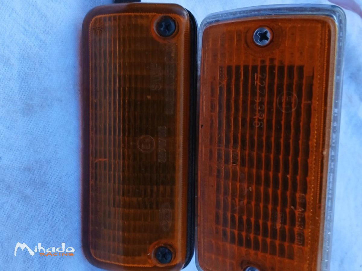 Clignotants ford escort mk 1 et mk2 – photo 1 sur 2