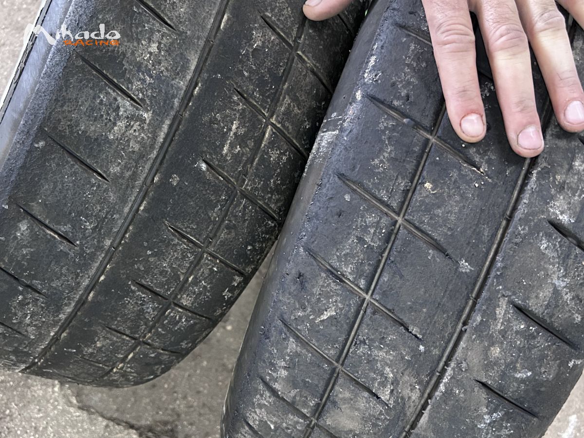 pneu michelin H30 en 16 – photo 2 sur 2