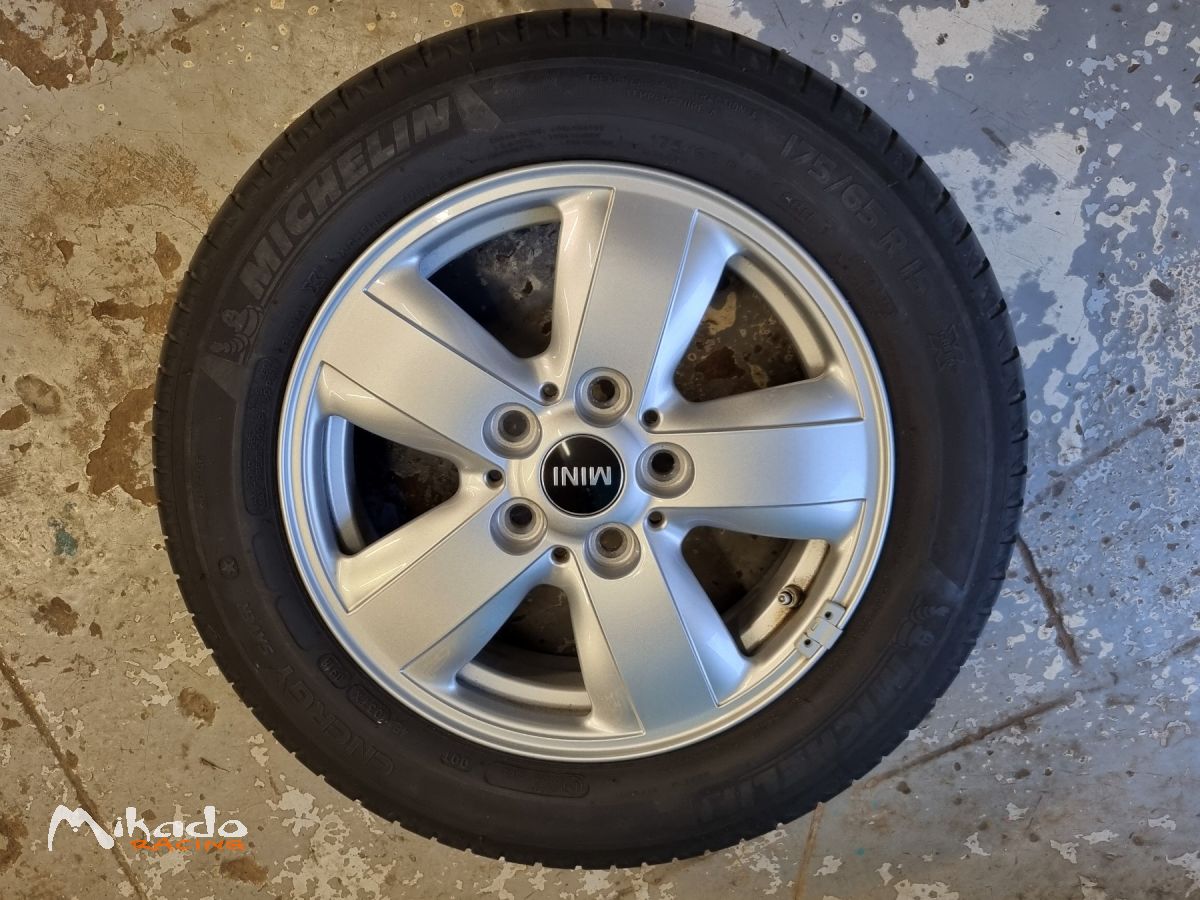 Jantes origine Mini et pneus Michelin – photo 1 sur 3
